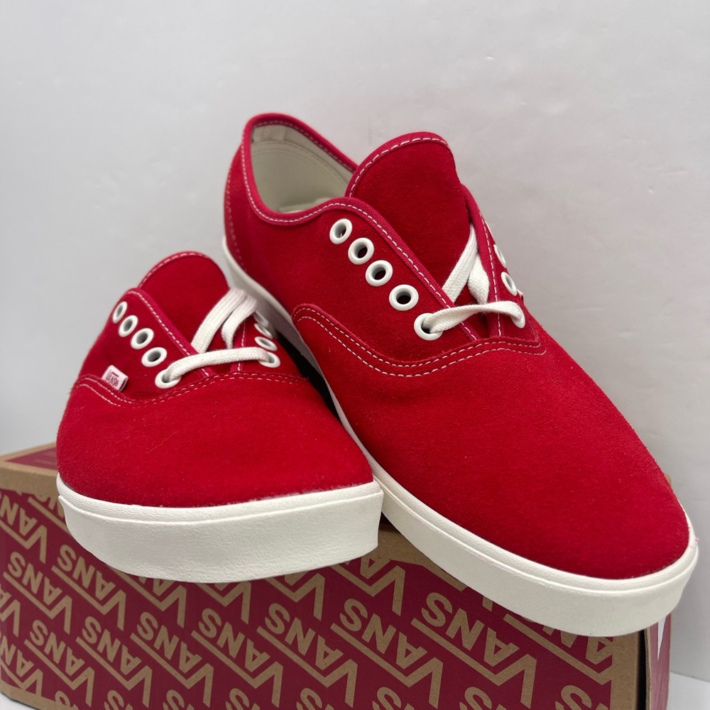 Vans WMNS Authentic Lowpro
Racing Red
VN000D04IZQ Red Low-Top Sneakers - Picture 3 of 16